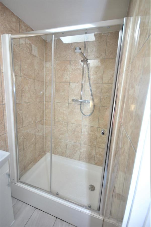 London Deluxe 6 Bedroom House Dagenham Ngoại thất bức ảnh