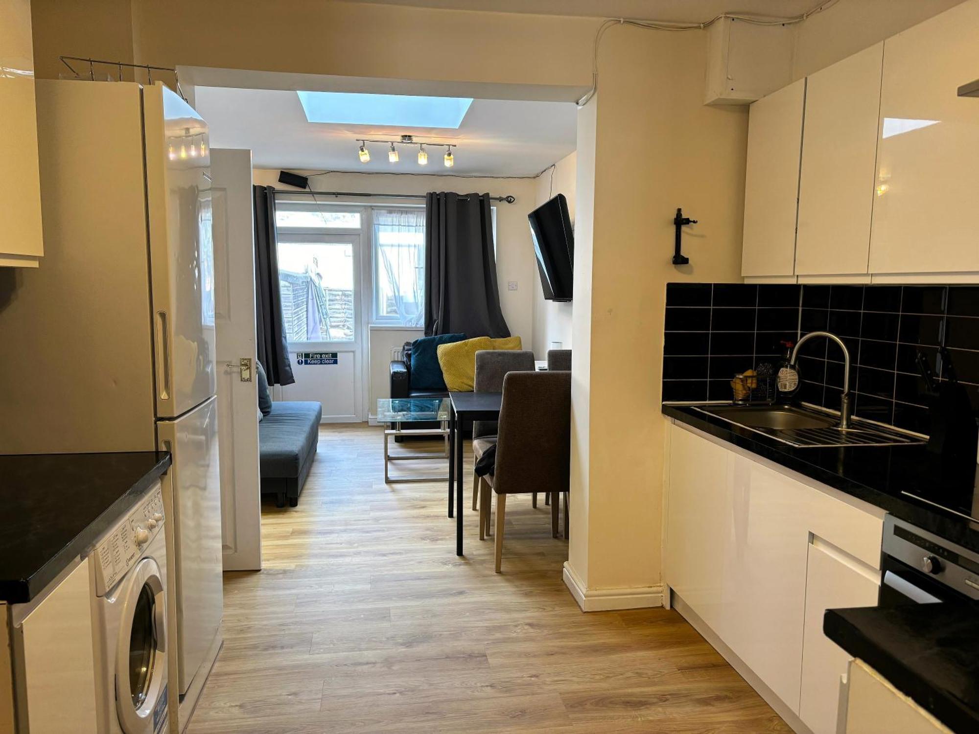 London Deluxe 6 Bedroom House Dagenham Ngoại thất bức ảnh