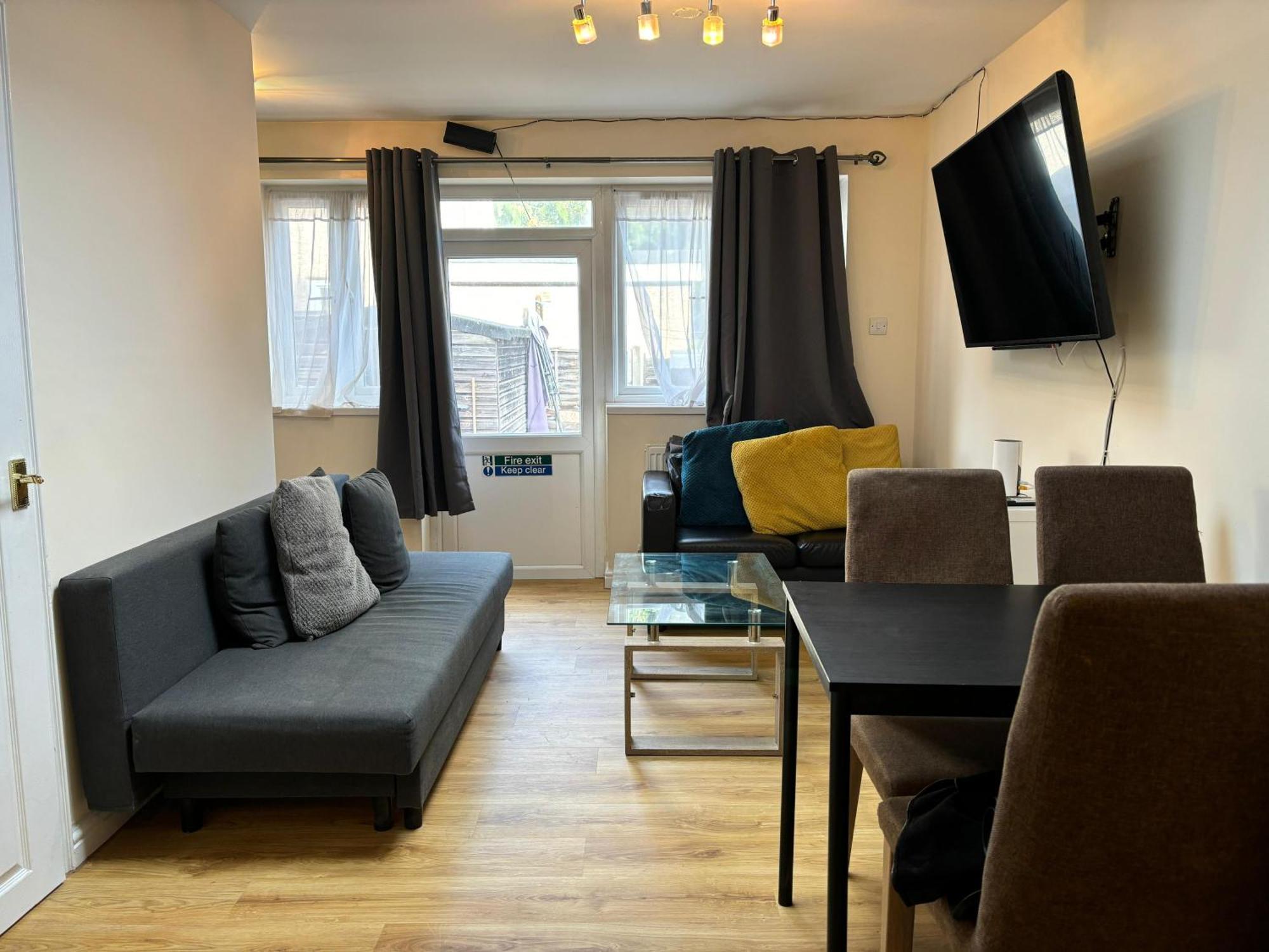 London Deluxe 6 Bedroom House Dagenham Ngoại thất bức ảnh